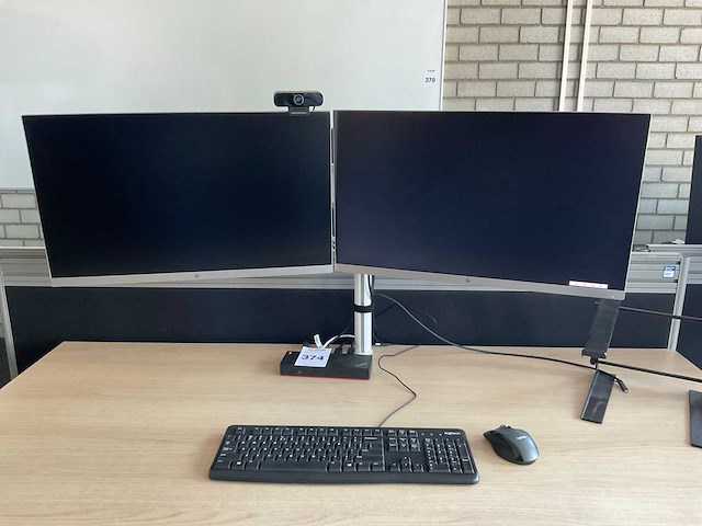 Bureau met monitoren - afbeelding 14 van  15