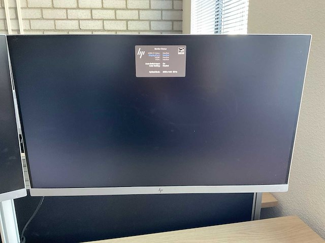 Bureau met monitoren - afbeelding 9 van  12
