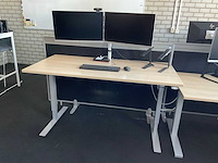 Bureau met monitoren - afbeelding 10 van  15