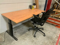 Bureau met profirm bureaustoel - afbeelding 1 van  4