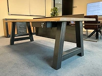 Bureau met stalen rand - afbeelding 4 van  5