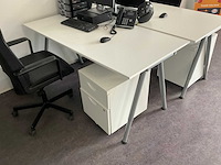 Bureau met stoel en ladenkast - afbeelding 2 van  2