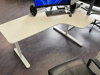 Bureau met stoel en ladenkast - afbeelding 1 van  1