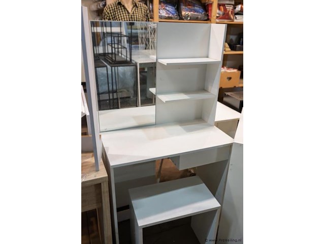 Bureau met stoel, toilettafel met kruk & schoenenkast - afbeelding 3 van  9