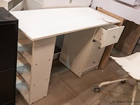 Bureau met stoel, toilettafel met kruk & schoenenkast - afbeelding 6 van  9