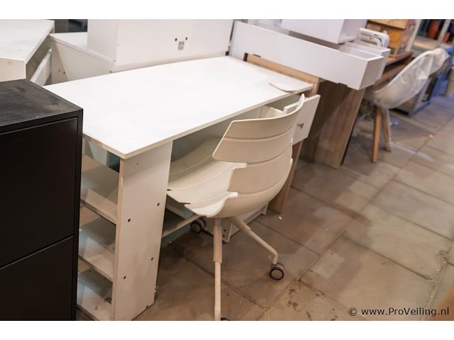 Bureau met stoel, toilettafel met kruk & schoenenkast - afbeelding 7 van  9