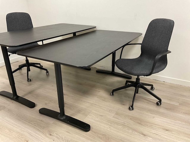 Bureau met stoel - afbeelding 1 van  4