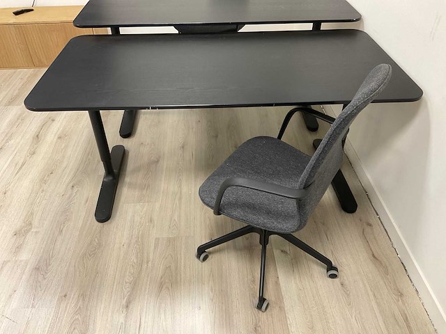 Bureau met stoel - afbeelding 4 van  4