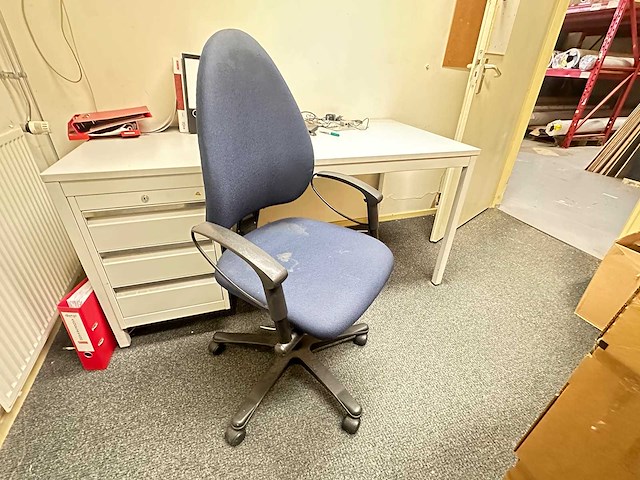 Bureau met stoel - afbeelding 3 van  6