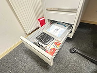 Bureau met stoel - afbeelding 6 van  6