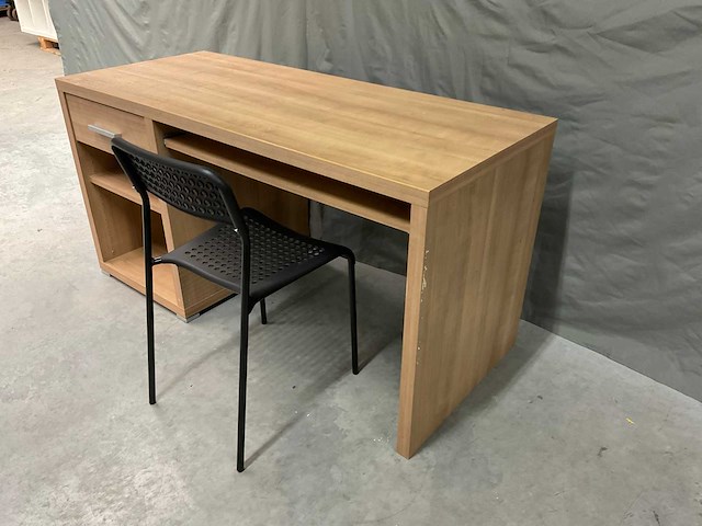 Bureau met stoel - afbeelding 3 van  9