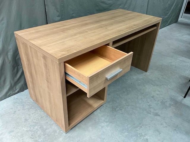 Bureau met stoel - afbeelding 5 van  9