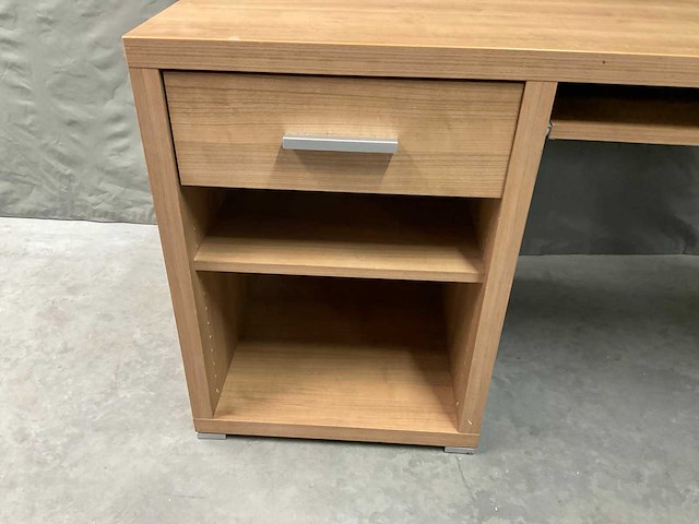 Bureau met stoel - afbeelding 6 van  9