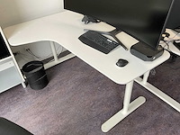 Bureau met stoel - afbeelding 1 van  2