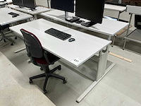 Bureau met stoel - afbeelding 1 van  3