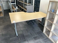 Bureau met stoel - afbeelding 1 van  5