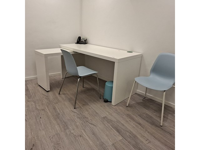 Bureau met stoel - afbeelding 1 van  5