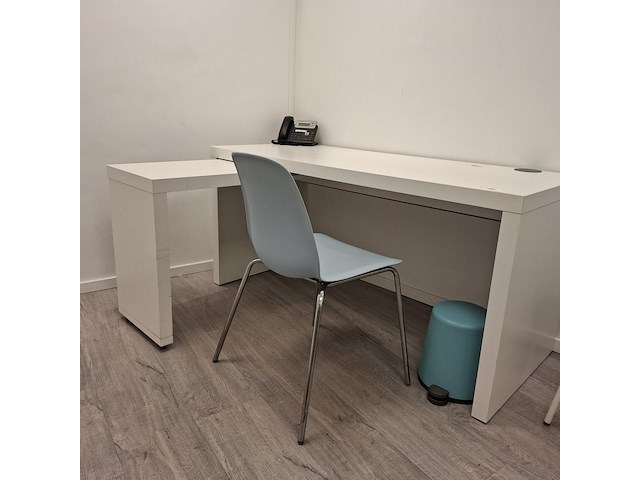 Bureau met stoel - afbeelding 2 van  5