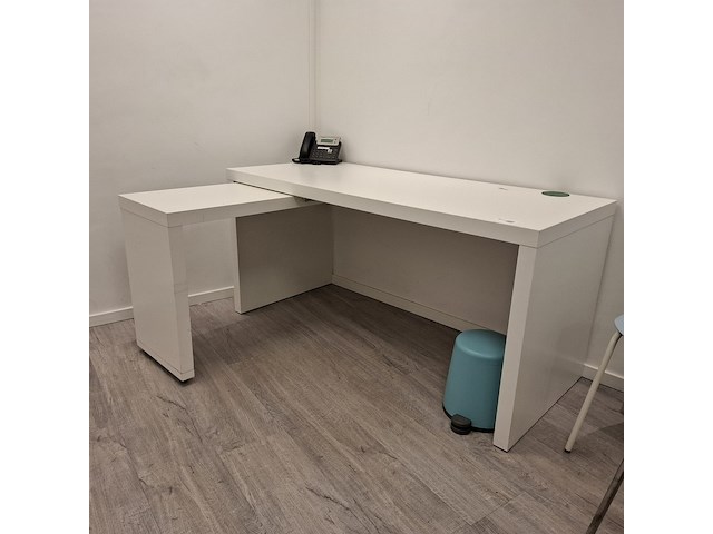 Bureau met stoel - afbeelding 3 van  5