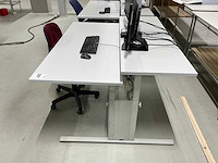 Bureau met stoel - afbeelding 1 van  2