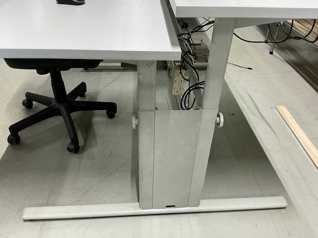 Bureau met stoel - afbeelding 2 van  2