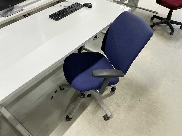 Bureau met stoel - afbeelding 4 van  4