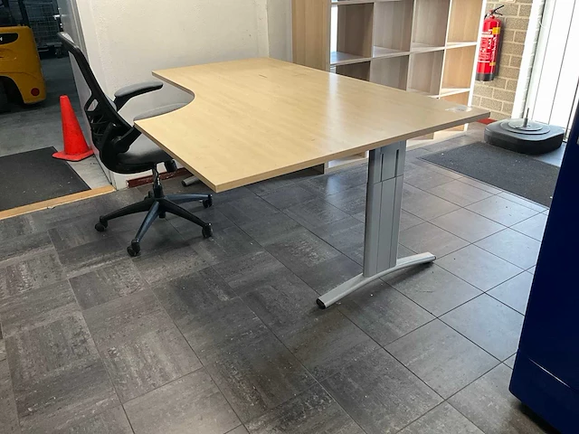 Bureau met stoel - afbeelding 3 van  5