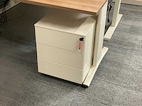 Bureau met tft schermen - afbeelding 3 van  5