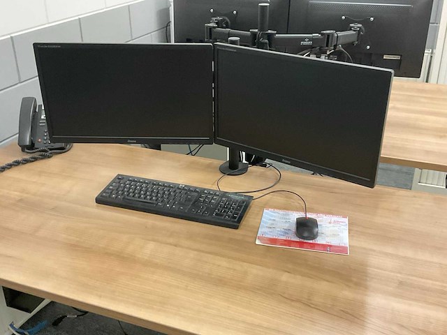 Bureau met tft schermen - afbeelding 4 van  5