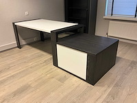 Bureau met vast ladenblok (3x) - afbeelding 1 van  7
