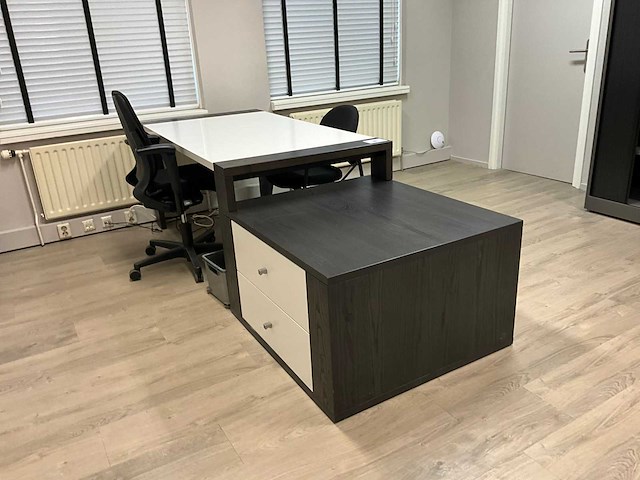 Bureau met vast ladenblok - afbeelding 2 van  7