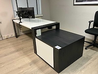 Bureau met vast ladenblok