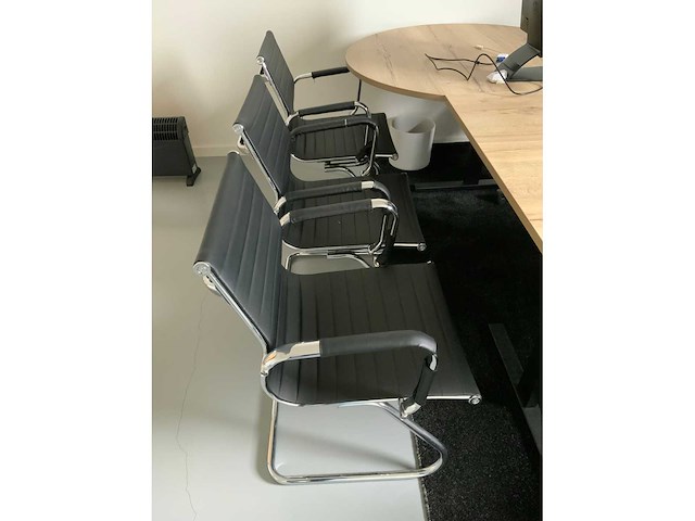 Bureau opstelling met stoelen - afbeelding 2 van  7