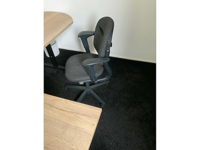 Bureau opstelling met stoelen - afbeelding 4 van  7