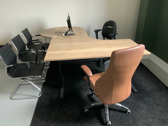 Bureau opstelling met stoelen - afbeelding 5 van  7