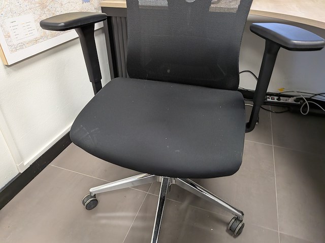 Bureau-opstelling met tafel en vergaderdruppel - afbeelding 9 van  19