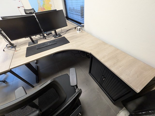 Bureau-opstelling met tafel en vergaderdruppel - afbeelding 15 van  19