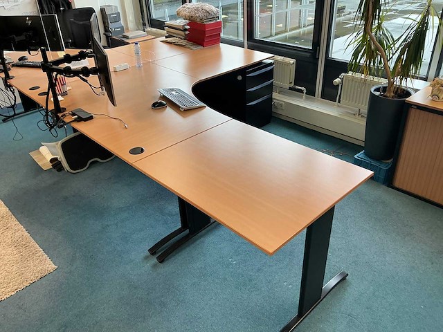 Bureau opstelling - afbeelding 2 van  4