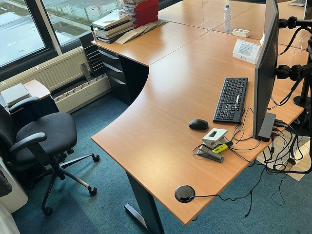 Bureau opstelling - afbeelding 4 van  4