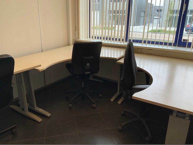 Bureau opstelling - afbeelding 2 van  7