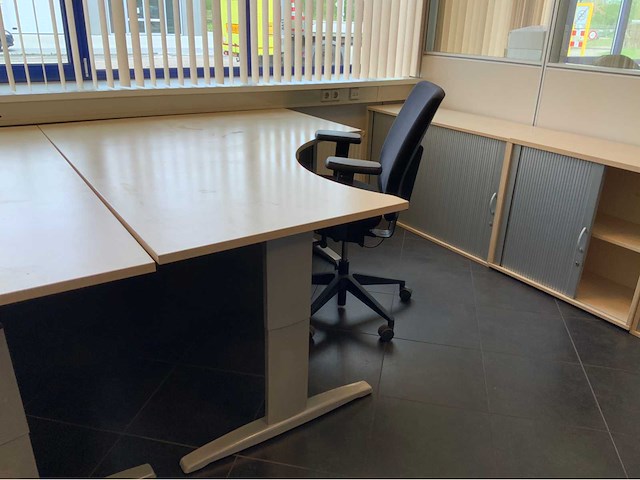 Bureau opstelling - afbeelding 4 van  7