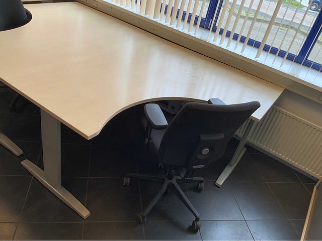 Bureau opstelling - afbeelding 5 van  7