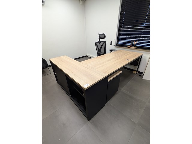 Bureau opstelling - afbeelding 1 van  9