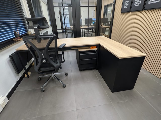 Bureau opstelling - afbeelding 3 van  9