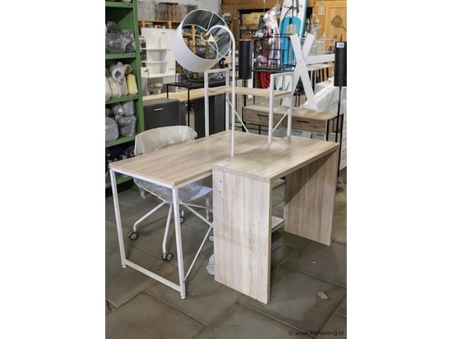 Bureau, sidetable, stoel & vloerlamp - afbeelding 2 van  3