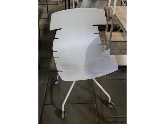 Bureau, sidetable, stoel & vloerlamp - afbeelding 3 van  3