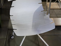 Bureau, sidetable, stoel & vloerlamp - afbeelding 3 van  3