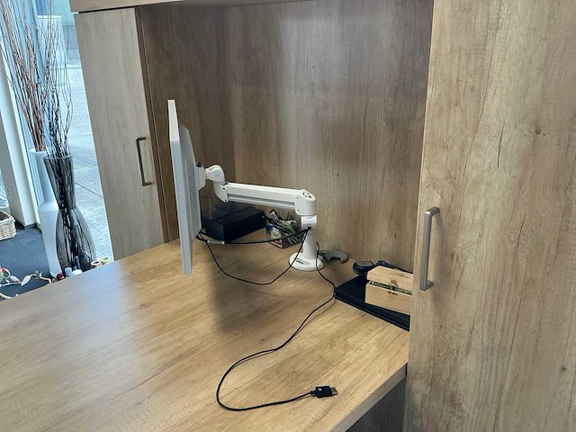 Bureau/ werkplek - afbeelding 3 van  10
