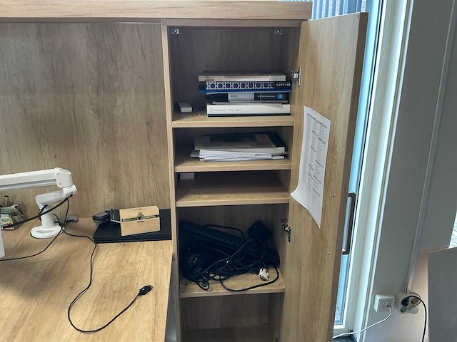 Bureau/ werkplek - afbeelding 4 van  10