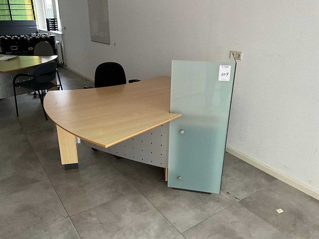 Bureau - afbeelding 1 van  7